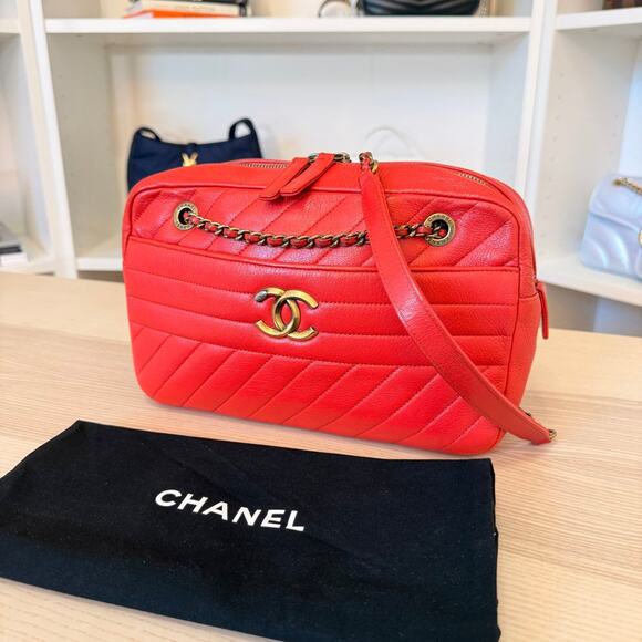Chanel Red Quilted Lambskin Diagonal Camera Bag Medium - Picture 1 of 16